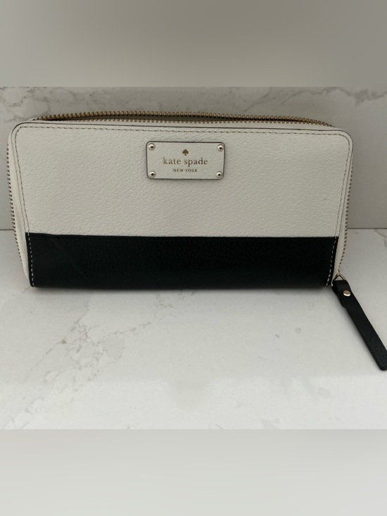 kate spade Handbags - Kate Spade New York Two-Tone Black and White Zip Wallet